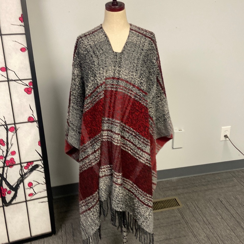 Mirabeau Women’s gray & red long Poncho NWT